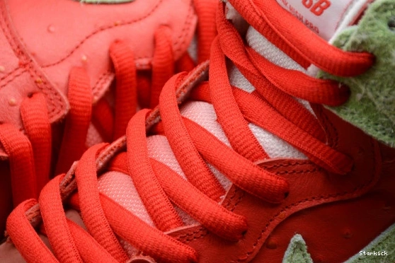 "Strawberry SB Cough" CW7093 600 Nike High Dunk - 0322